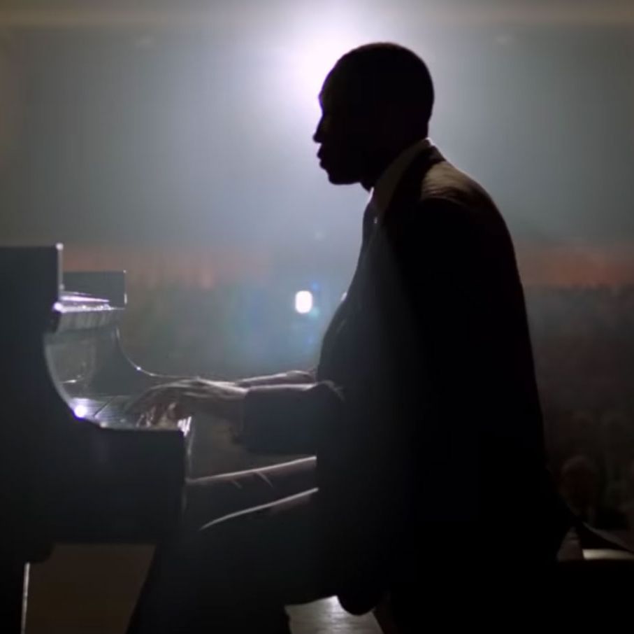 He can play piano. Ширли пианист. Пианист афроамериканец. Негр пианист. Негр за роялем.